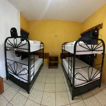 Natz Hotel Флорес Екстериор снимка
