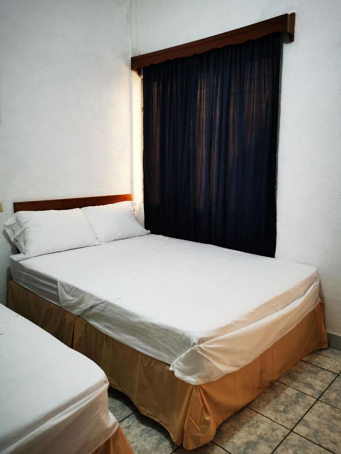 Natz Hotel Флорес Екстериор снимка