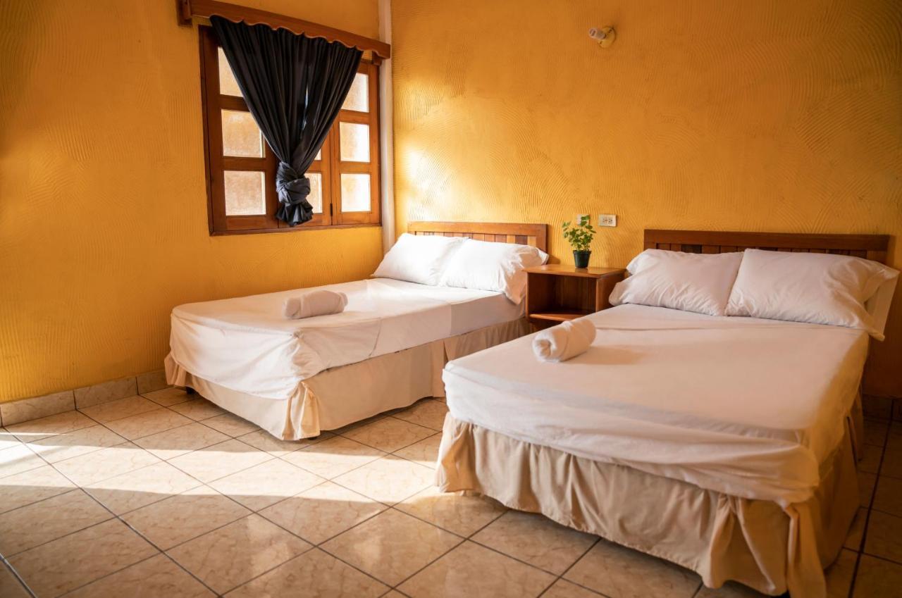 Natz Hotel Флорес Екстериор снимка