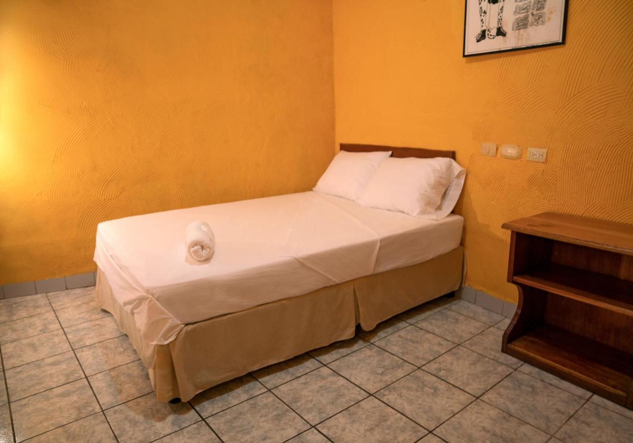 Natz Hotel Флорес Екстериор снимка