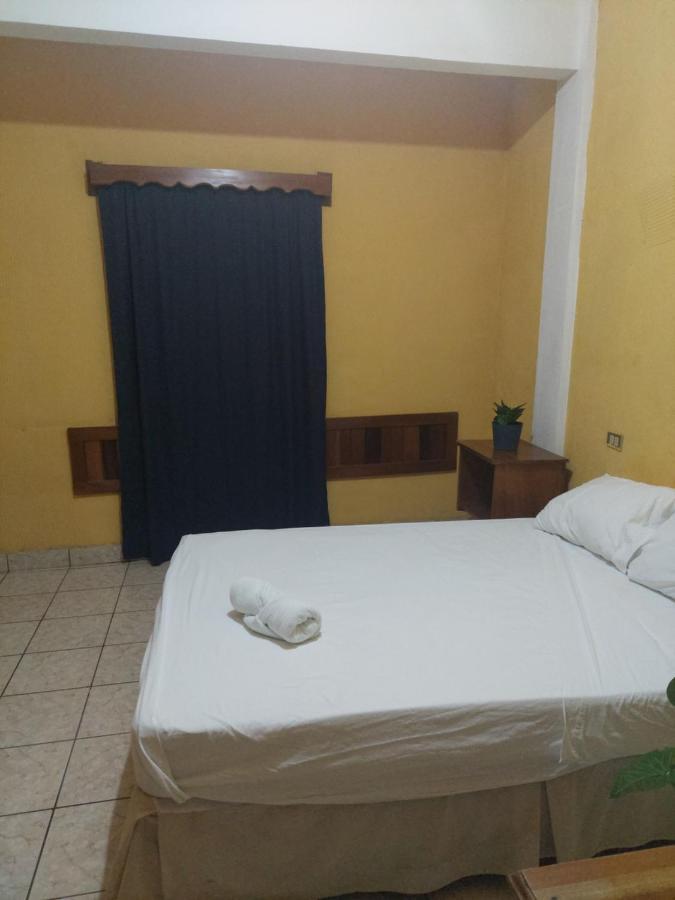 Natz Hotel Флорес Екстериор снимка