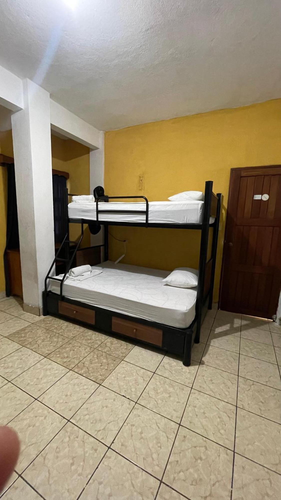 Natz Hotel Флорес Екстериор снимка