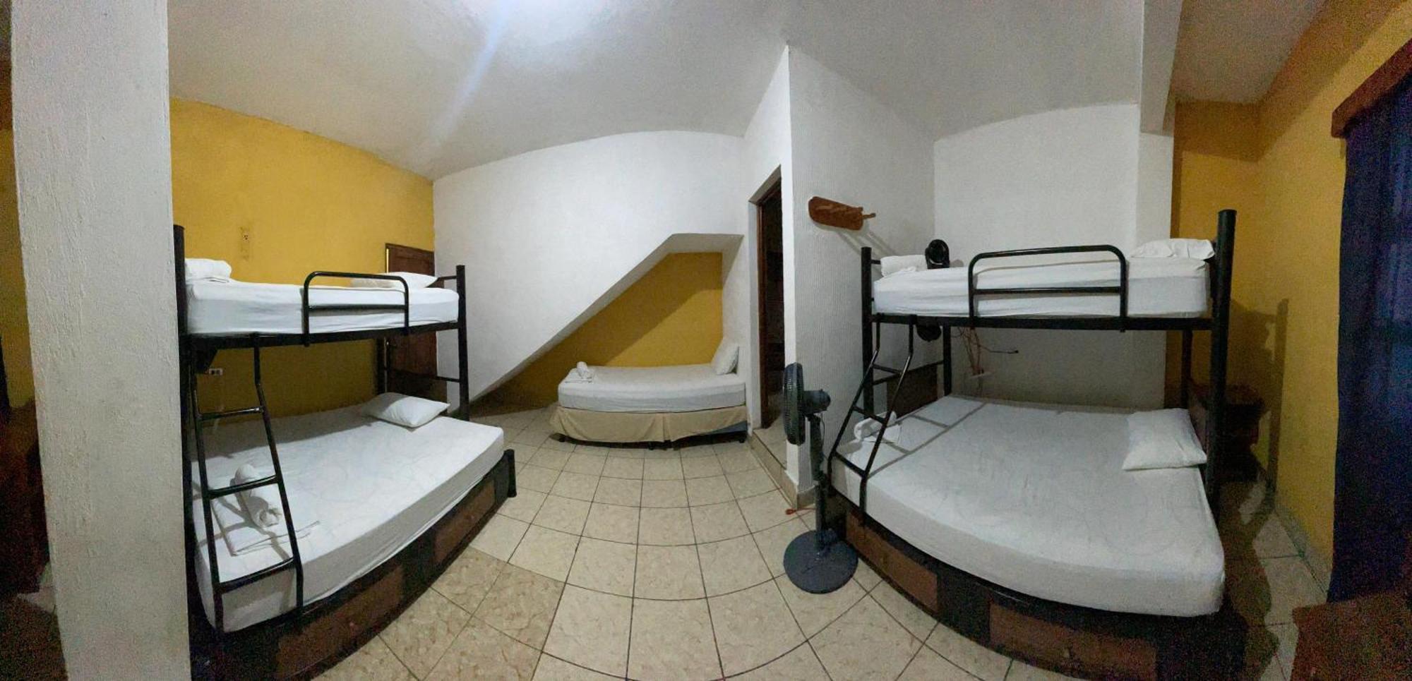 Natz Hotel Флорес Екстериор снимка