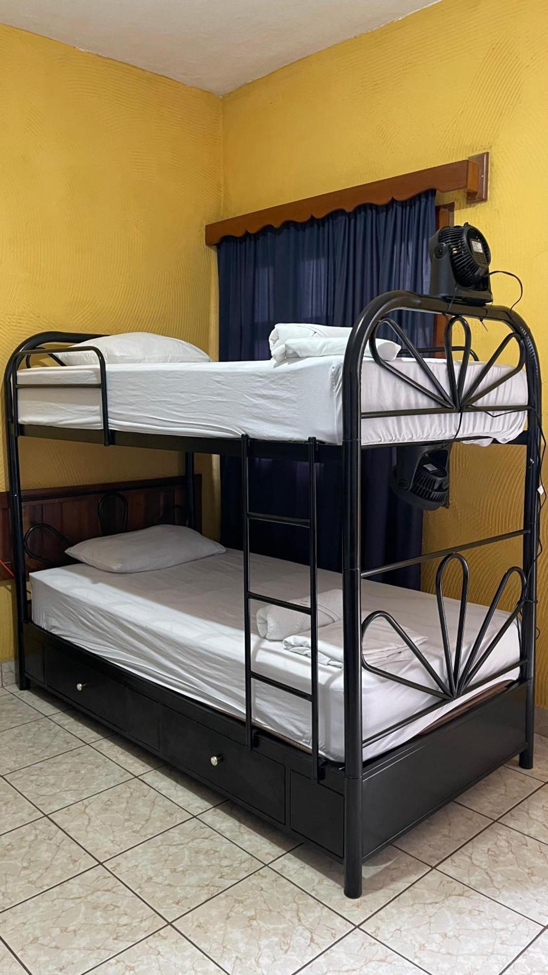 Natz Hotel Флорес Екстериор снимка